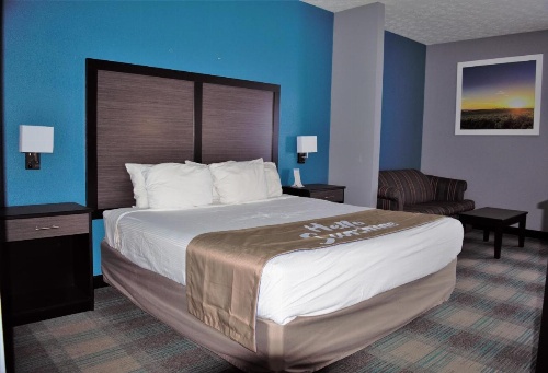 Days Inn by Wyndham Montgomery image 12