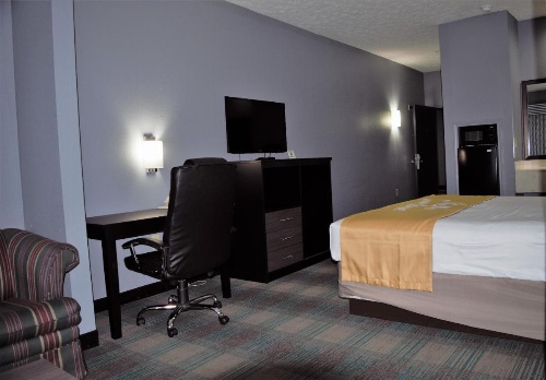 Days Inn by Wyndham Montgomery image 17